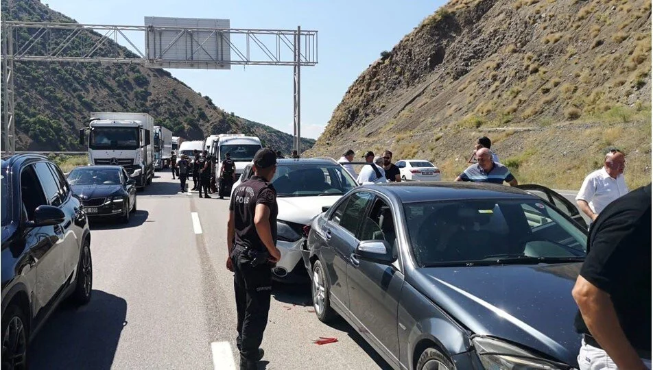 Kılıçdaroğlu’nun konvoyunda zincirleme kaza: İkisi gazeteci dört yaralı