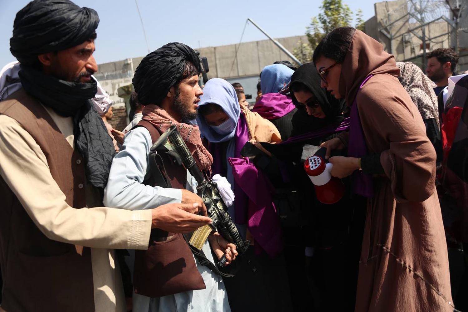Kadınlar özgürlük karşıtı Taliban’a karşı direnişte