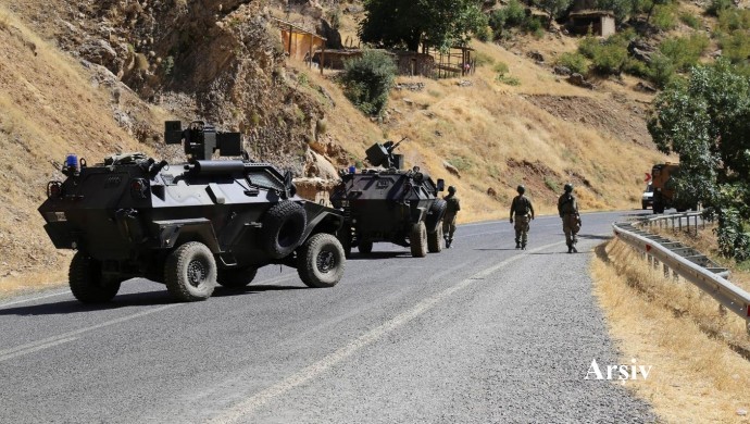 Bitlis’te köylere baskın: Çok sayıda kişi gözaltına alındı