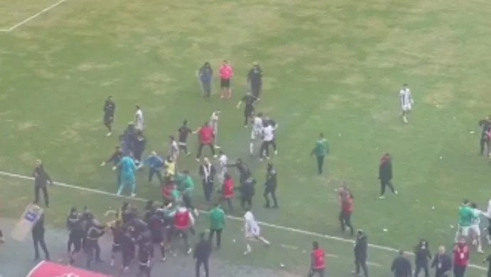 Bursasporlu oyuncular, Diyarbekirsporlu oyunculara saldırdı