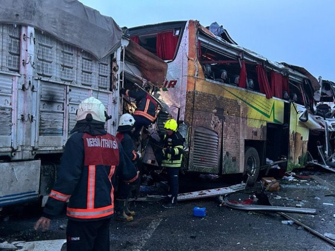 Mersin’de, Diyarbakır otobüsününde karıştığı  zincirleme kazada 10 kişi yaşamını yitirdi