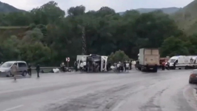 Van- Bitlis yolunda kaza: 2 ölü, 30 yaralı