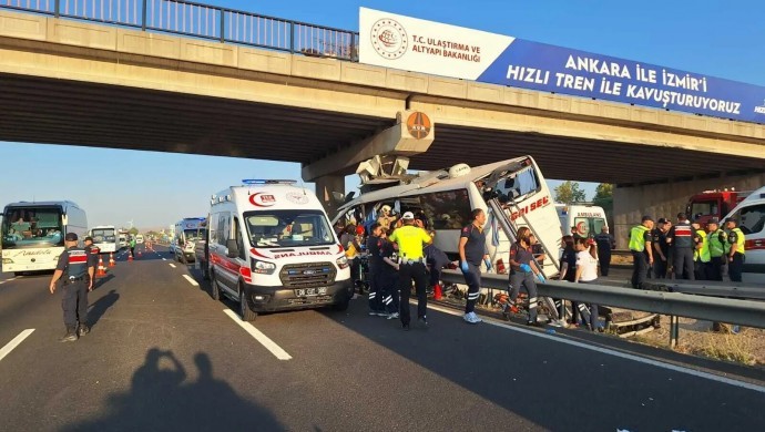 Yolcu otobüsü kaza yaptı: 9 ölü, 26 yaralı