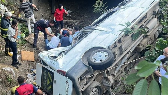 Fındık işçilerini taşıyan araç kaza yaptı: 1 çocuk öldü