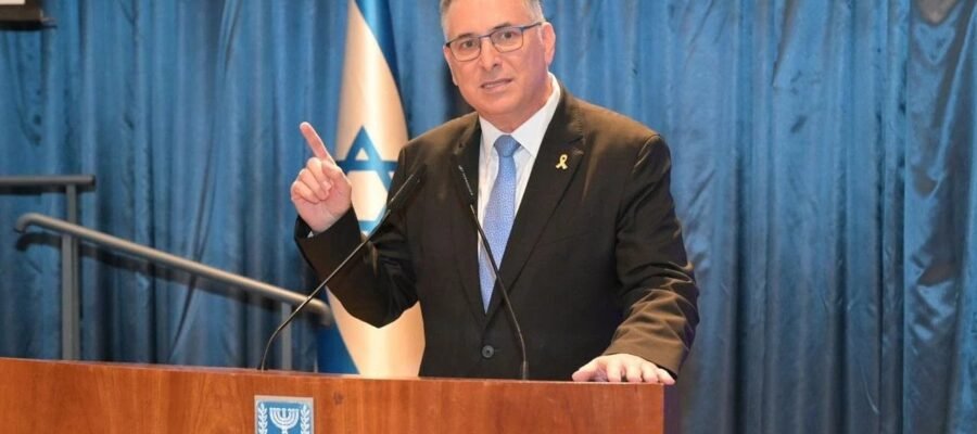 İsrail Dışişleri Bakanı Gideon Saar, "Kürtler IŞİD'e karşı cesurca savaştılar. Uluslararası toplum onları radikal İslamcıların saldırılarından korumayı sağlamalı" dedi.